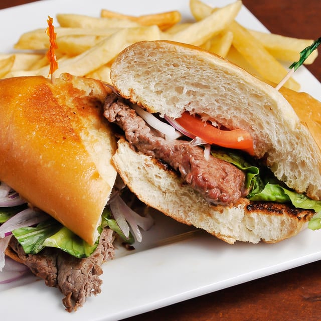 Pan Con Bistec.