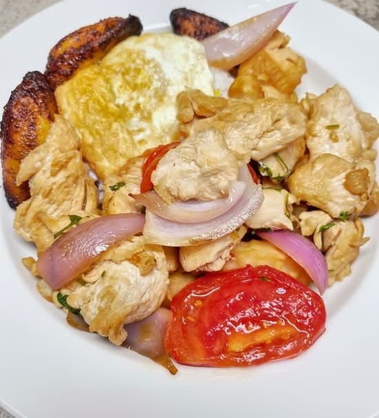 Pollo Saltado.